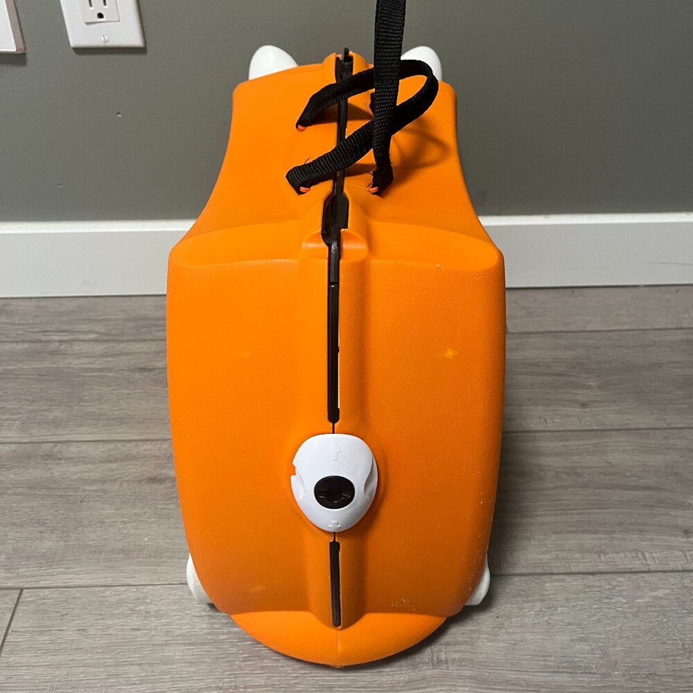 Melissa & Doug Trunki Tiger Kids Ride-On Suitcase Carry-On Luggage - Picture 2 of 12